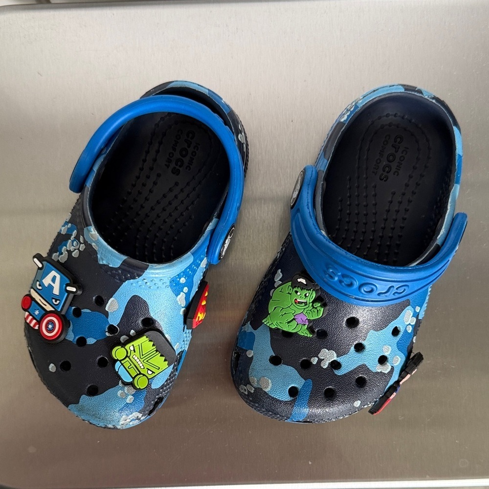CROCS Kids Blue Camo Water Shoes toddler size 6